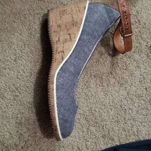 Wedge shoes